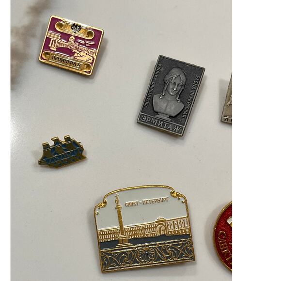 Lot of 19 Vintage USSR Russian Enamel Pins – Leningrad, Moscow, Hermitage - Picture 9 of 16